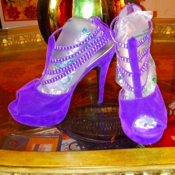 Fabulous Rhinestone 6 inch Suede Purple Stilettos - Picture 1 of 13